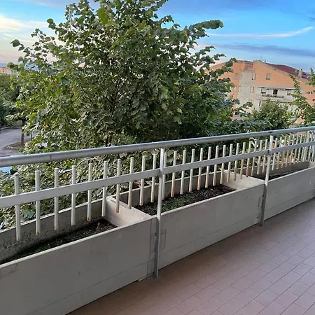 A Casa Di Frida & Mika - Comodo Punto Di Sosta - Vicino A Tutti I Servizi - A 20 Minuti Dall'Autostrada Civita Castellana Exterior foto