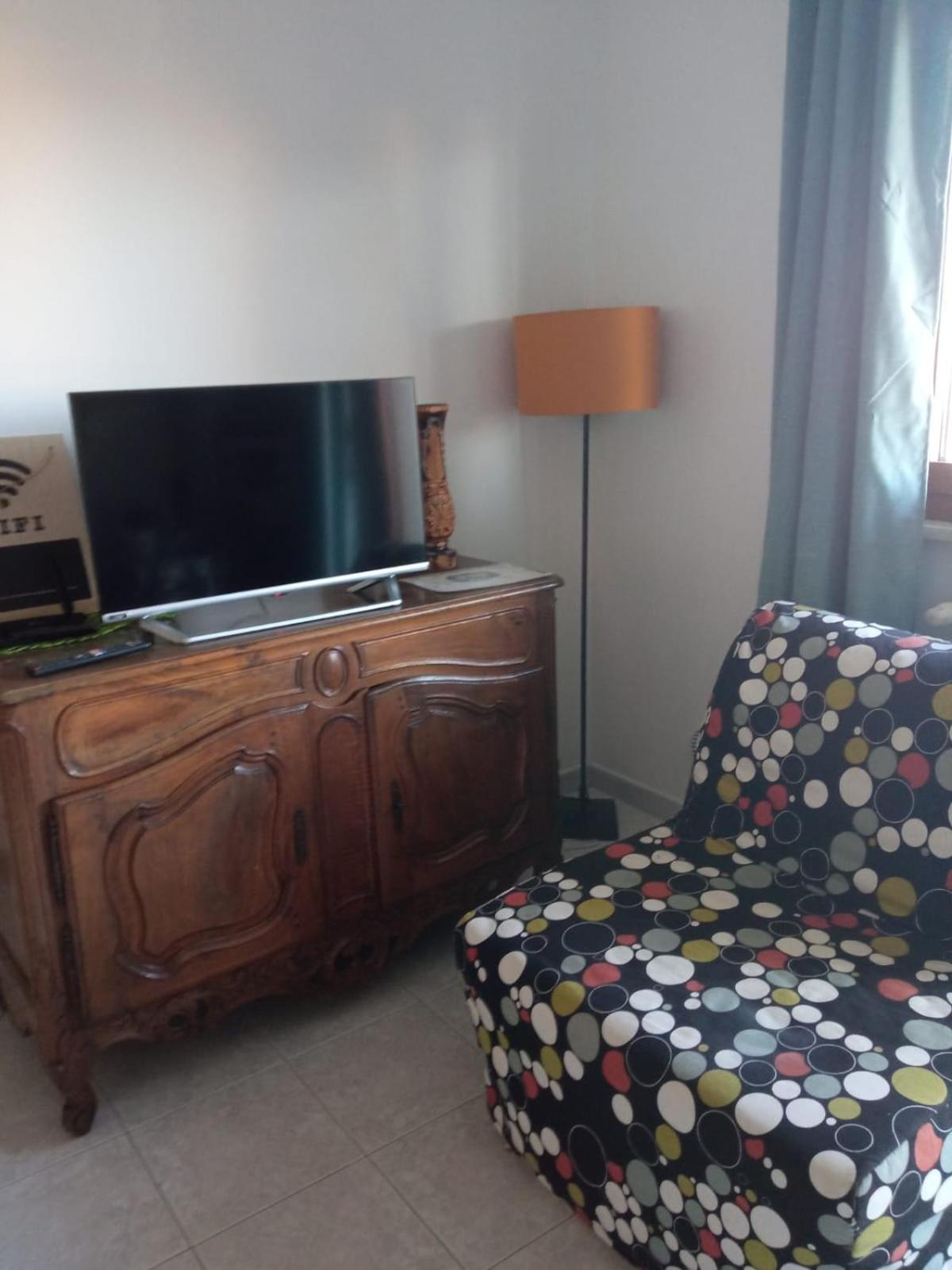Casa Di Frida & Mika: Convenient Stopover Near Services Apartment Civita Castellana